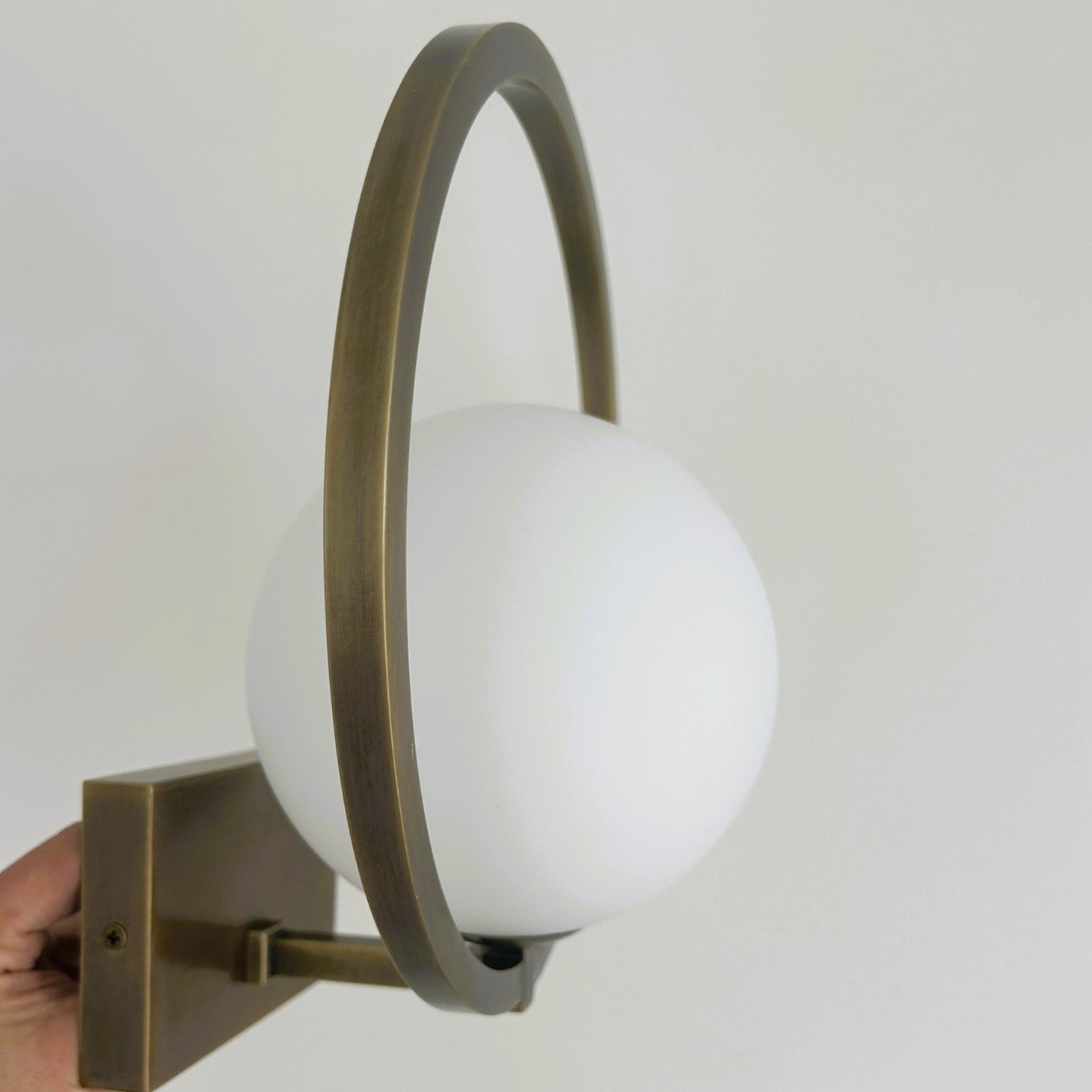 Commenara Round Wall Lamp