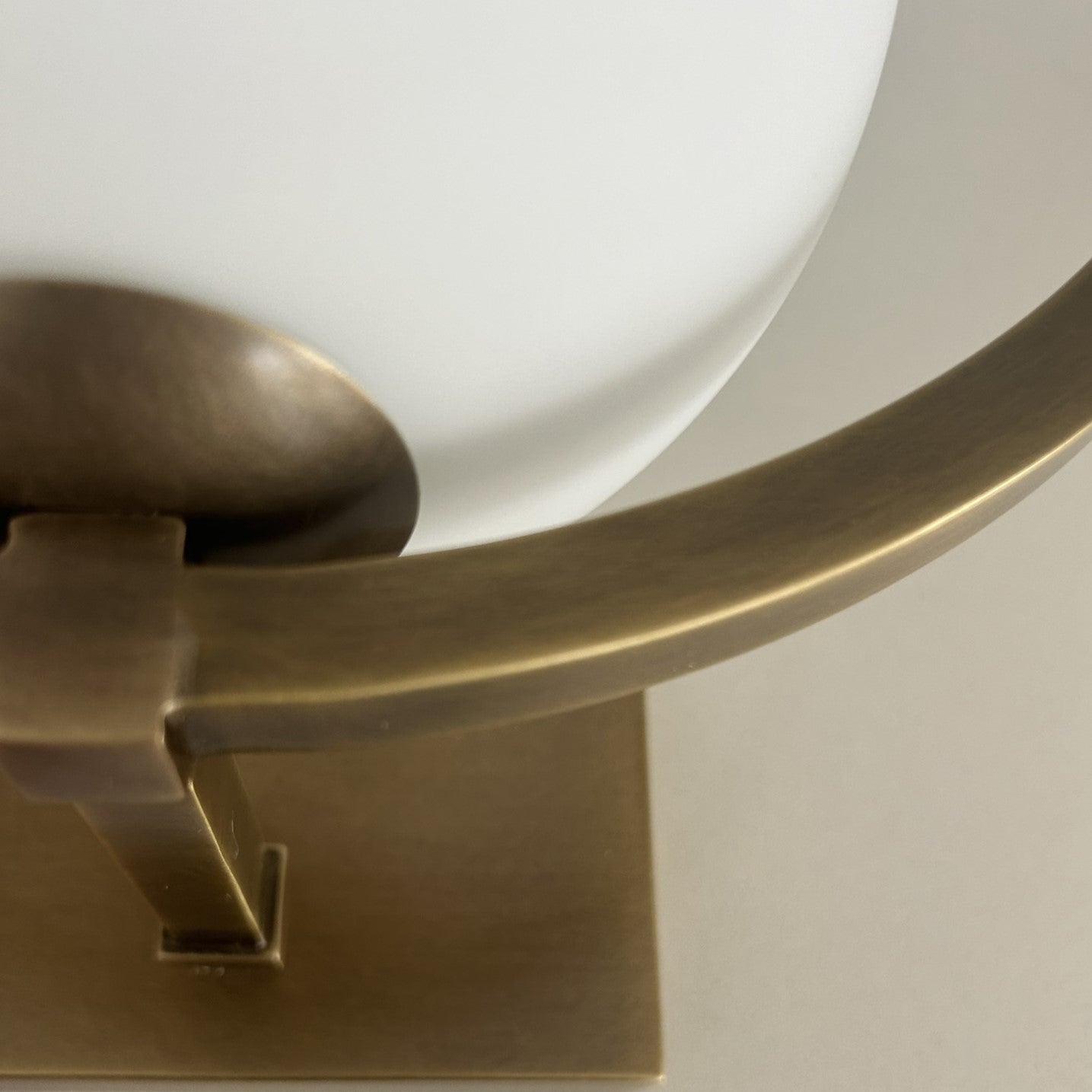 Commenara Round Wall Lamp