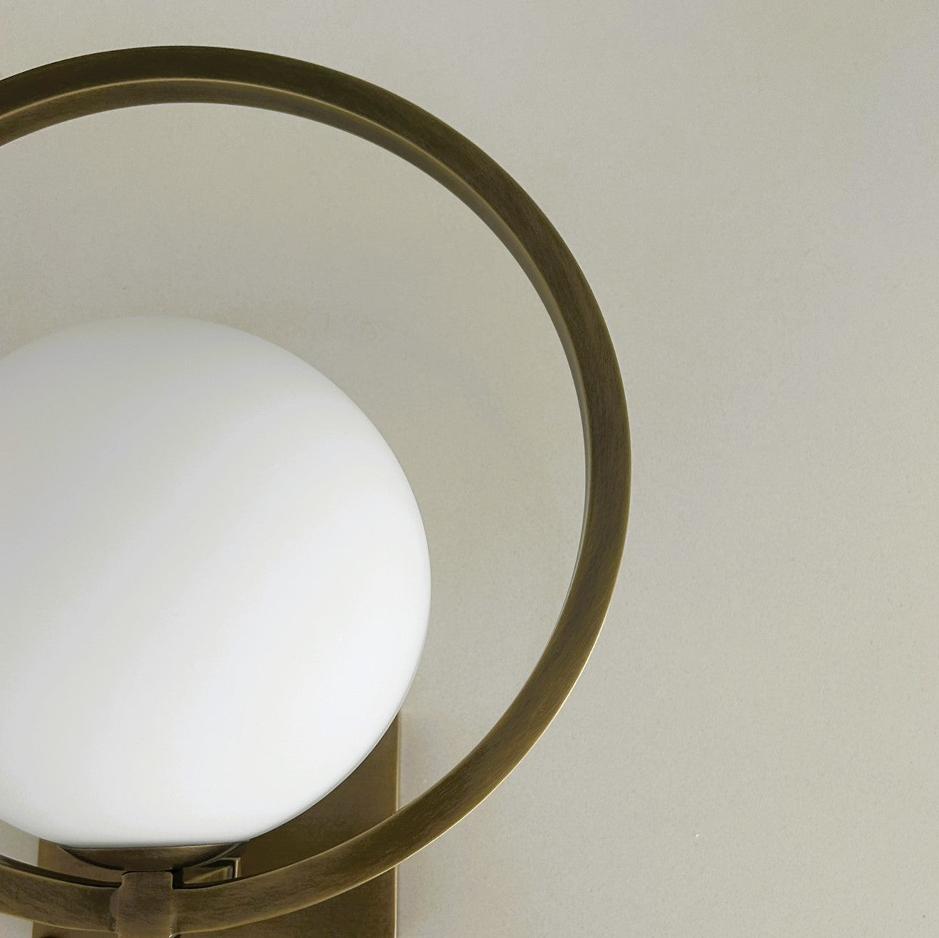 Commenara Round Wall Lamp