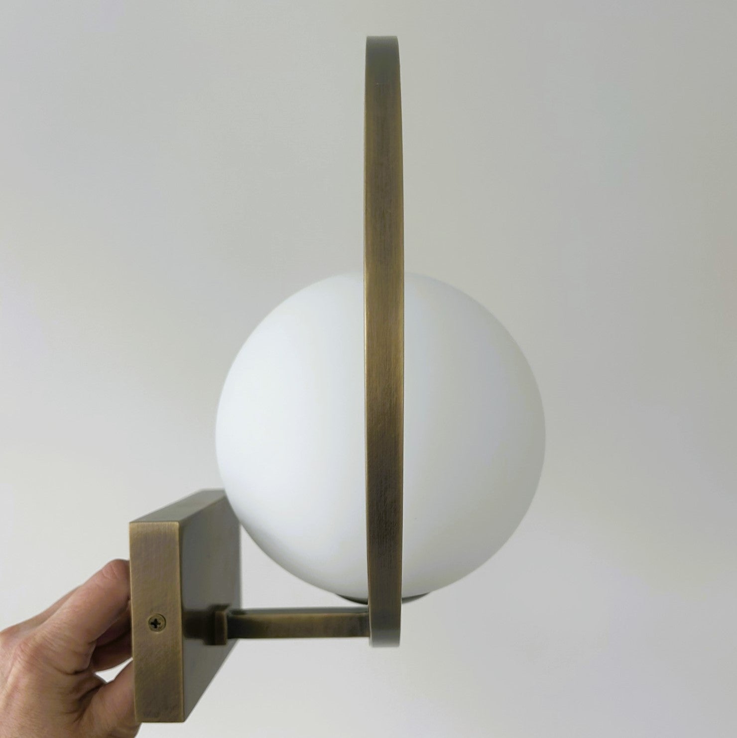 Commenara Round Wall Lamp
