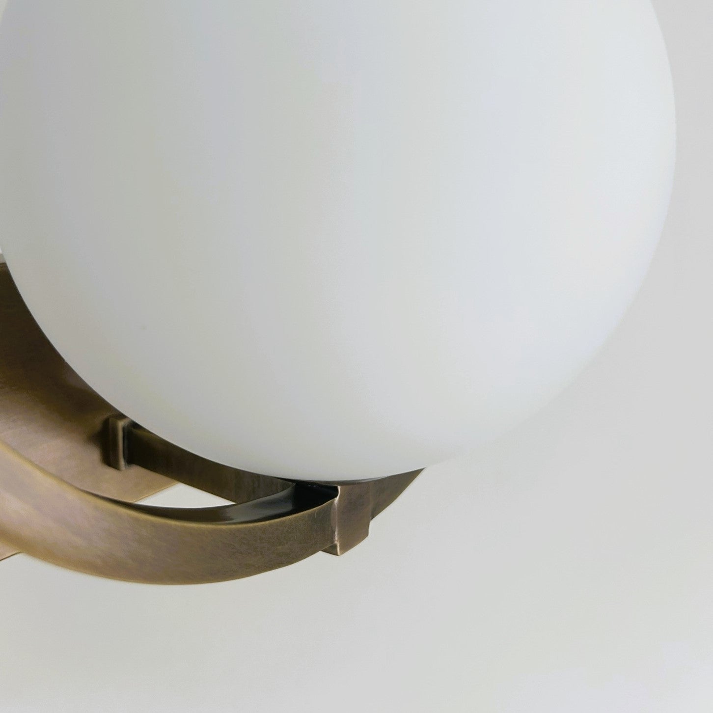 Commenara Round Wall Lamp