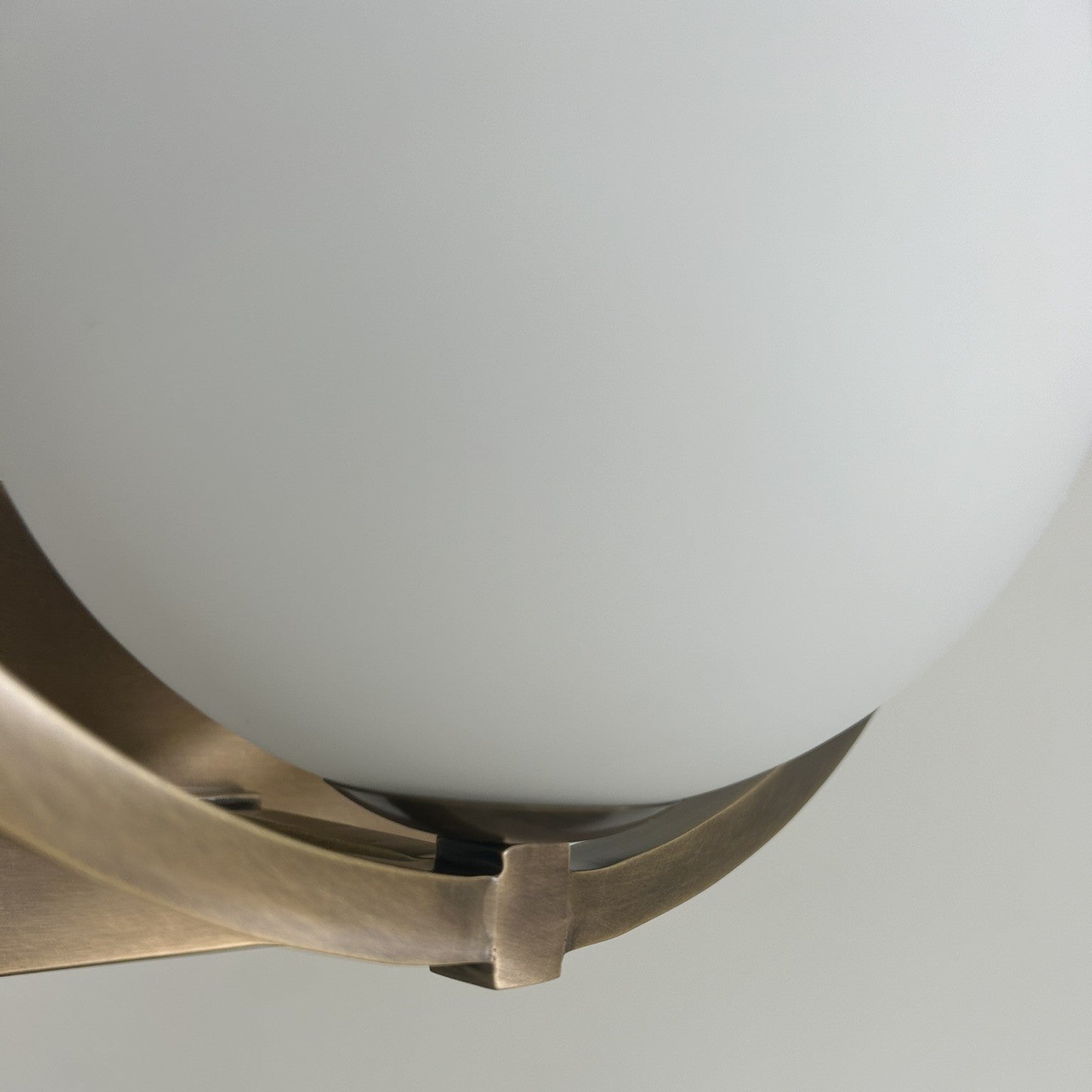 Commenara Round Wall Lamp