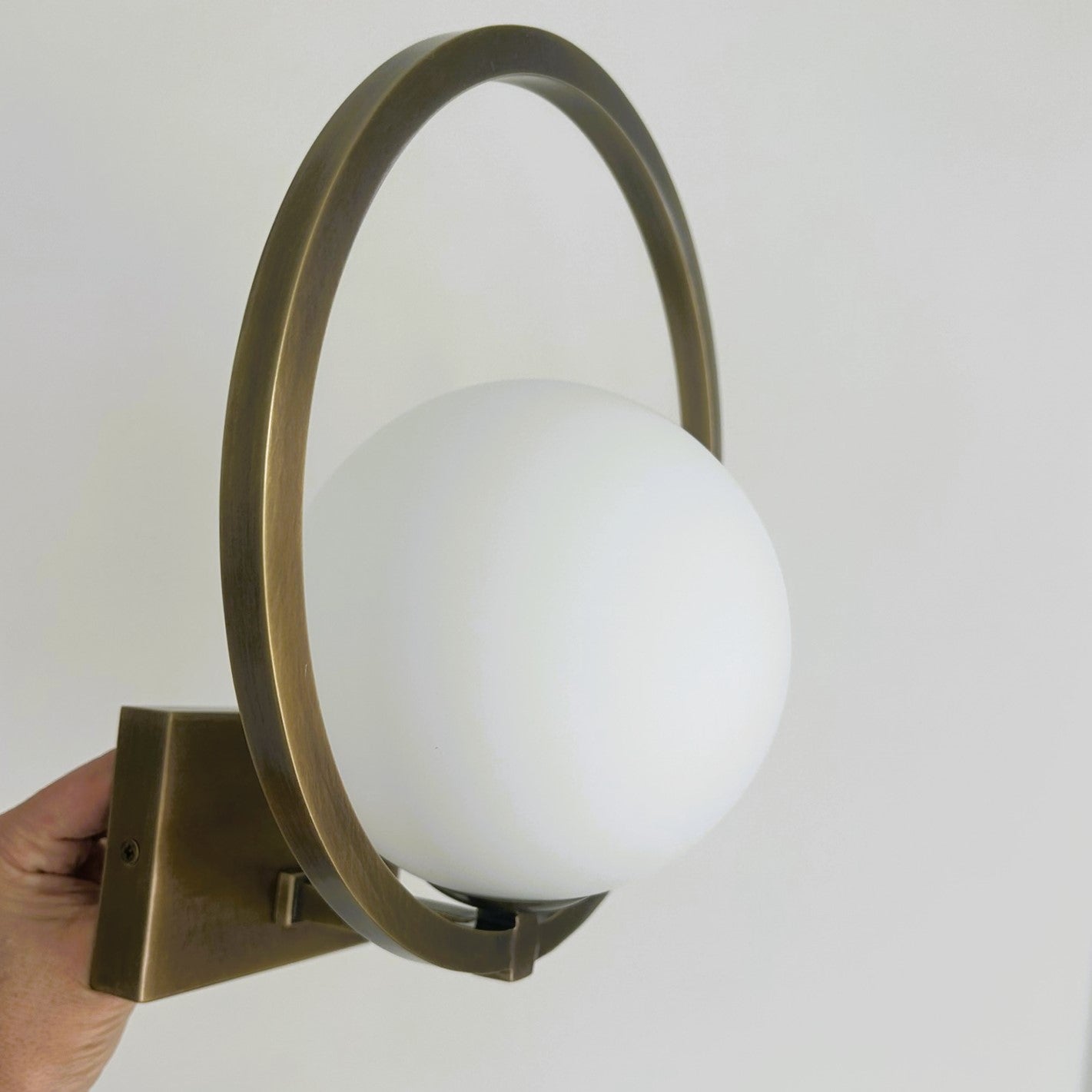 Commenara Round Wall Lamp
