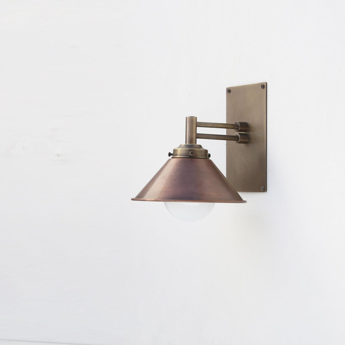 Faris Wall Lamp
