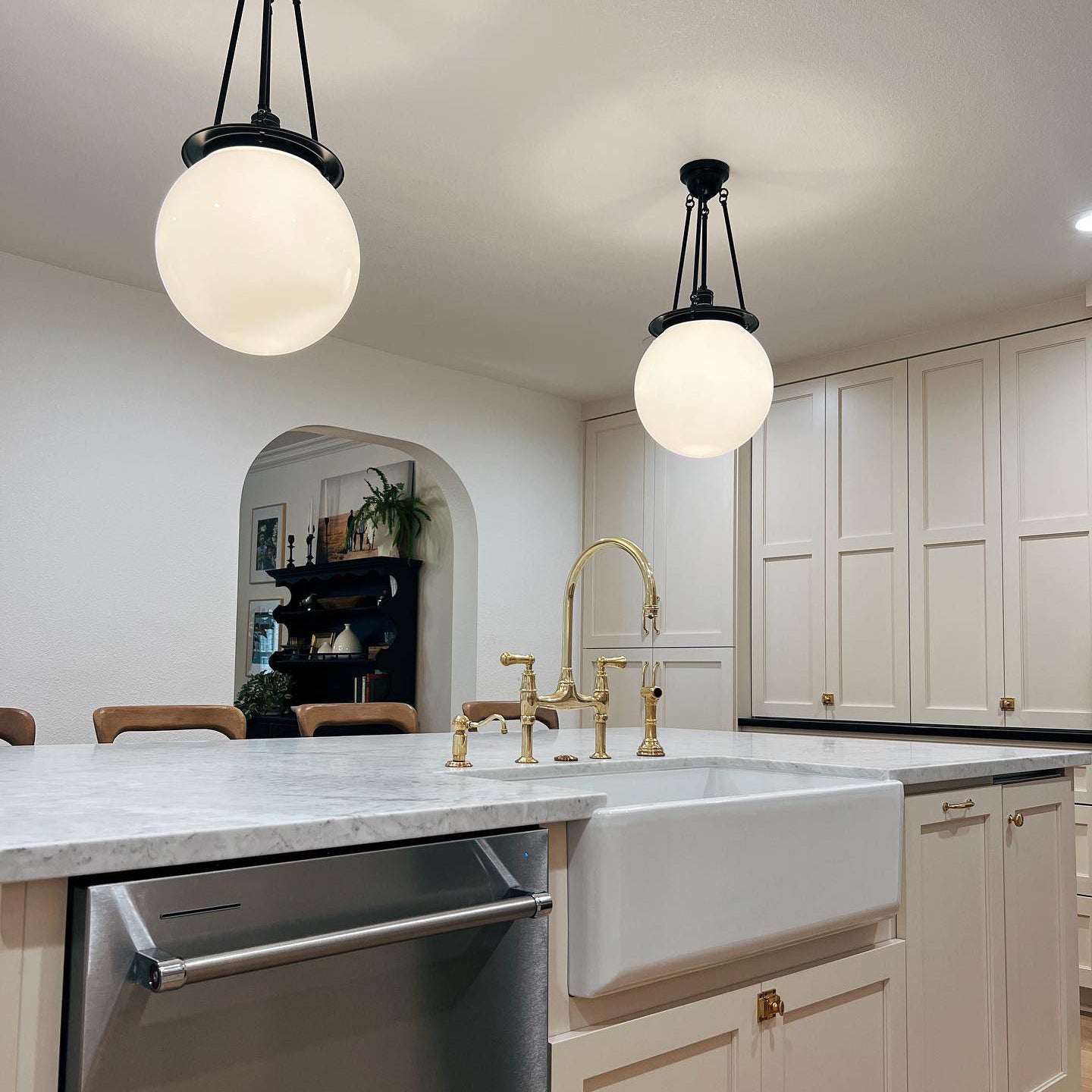 Heirloom American-Hooded Pendant Lamp