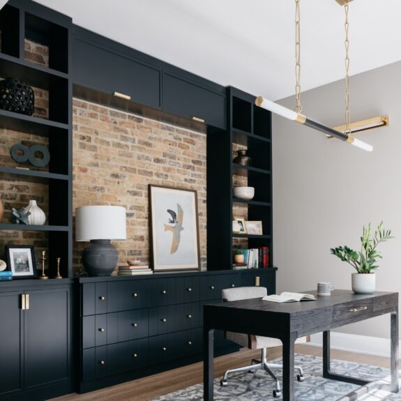 Huntington Linear Pendant (SKU: 7062-AOB)