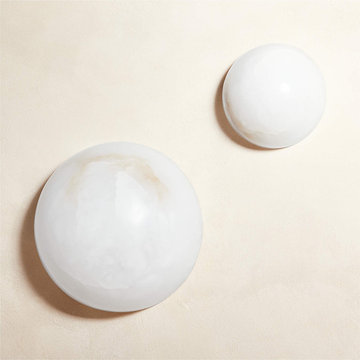 Jahna half-dome Alabaster Wall Lamp