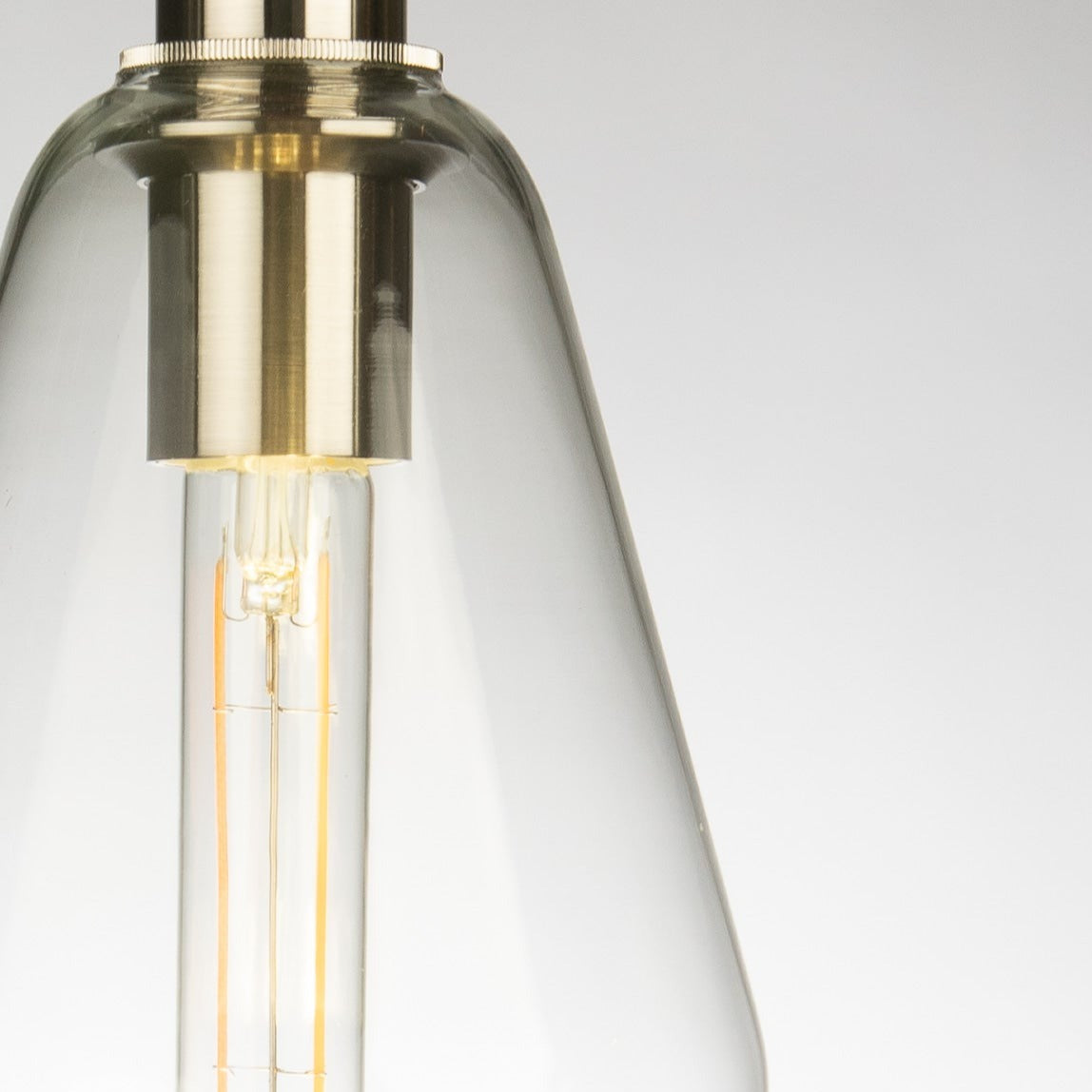 Salón Hand-blown Pendant in Clear Glass