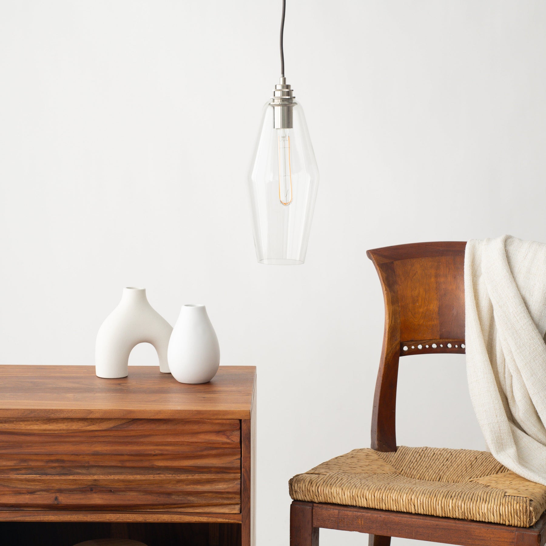 Salón Hand-blown Pendant in Clear Glass