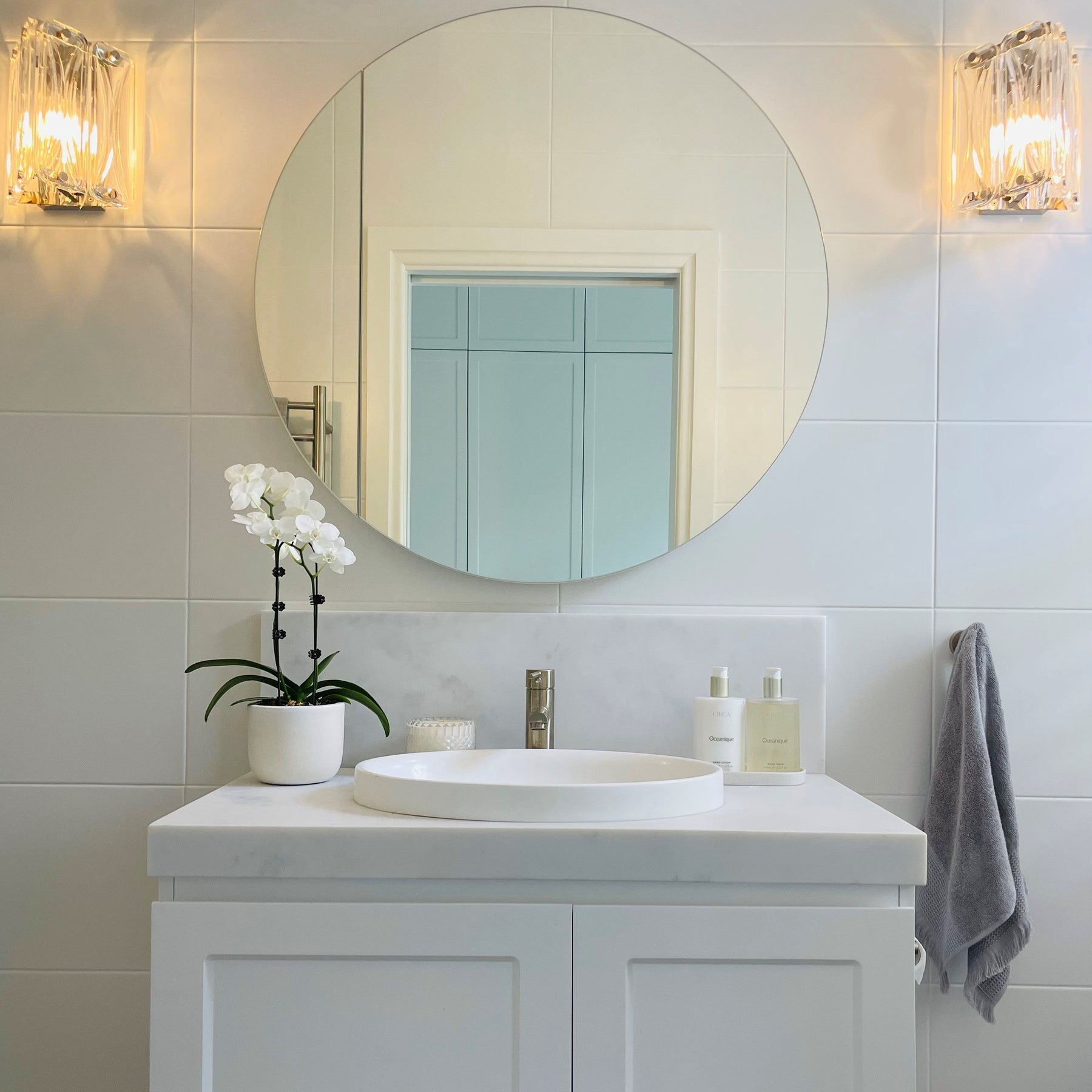 Noya Single Glass Wall Sconce