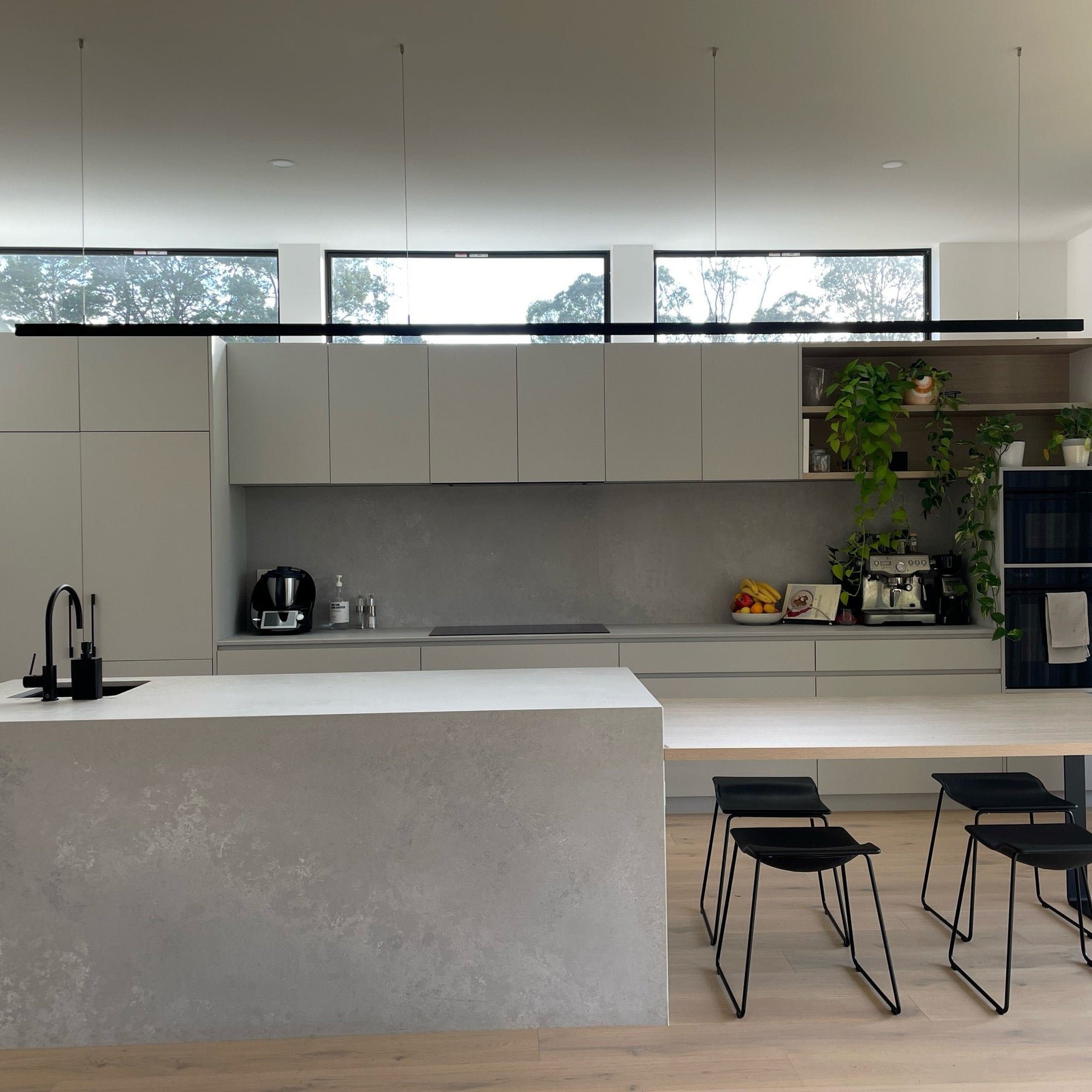 Riverina Low-Glare Matte-Black Linear LED Pendant Lamp