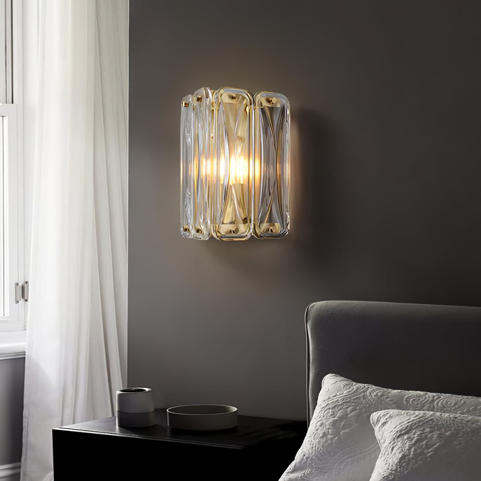 Noya Single Glass Wall Sconce
