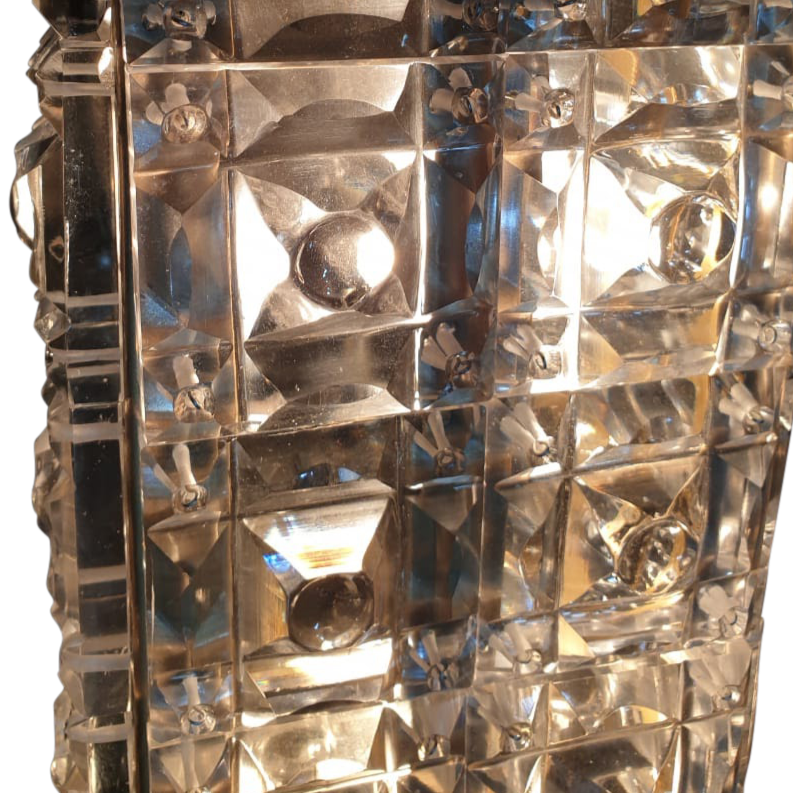 SMITH&SMITH Lighting Sydney SMITH&SMITH Lighting Sydney Marks Glass Crystal Wall Lamp close of view og glass pattern