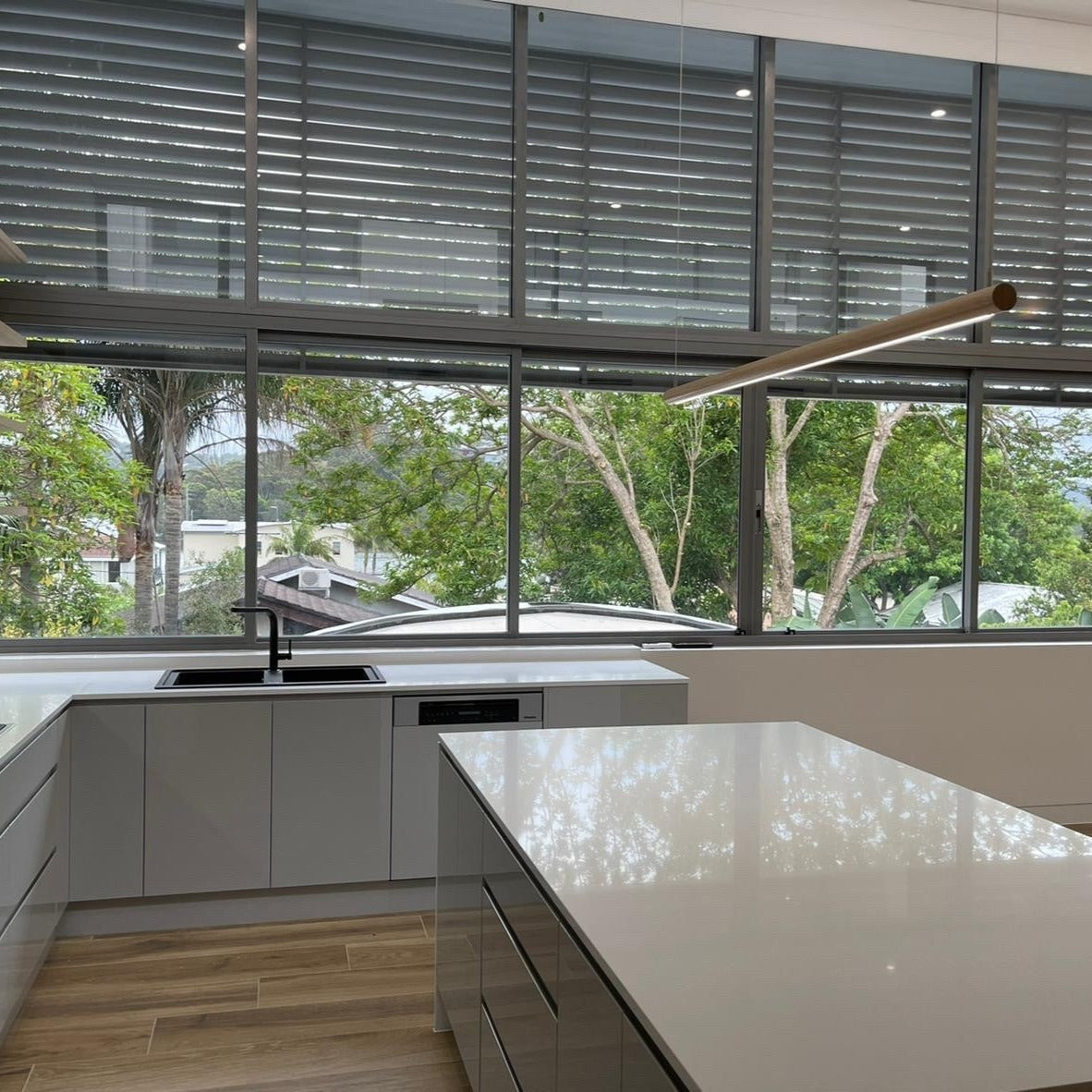 SMITH&SMITH Simpson Timber Linear Pendant Lamp Natural Finish - Northern Beaches Sydney 2021 - side view