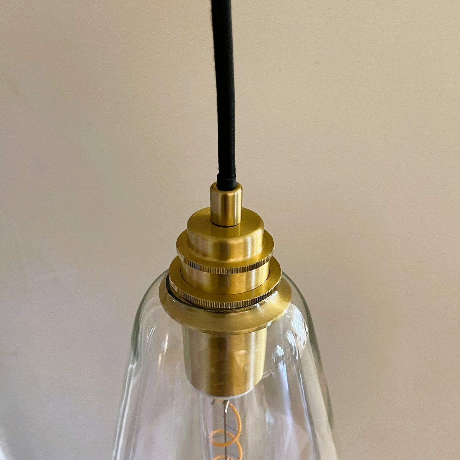 Salón Hand-blown Pendant in Clear Glass