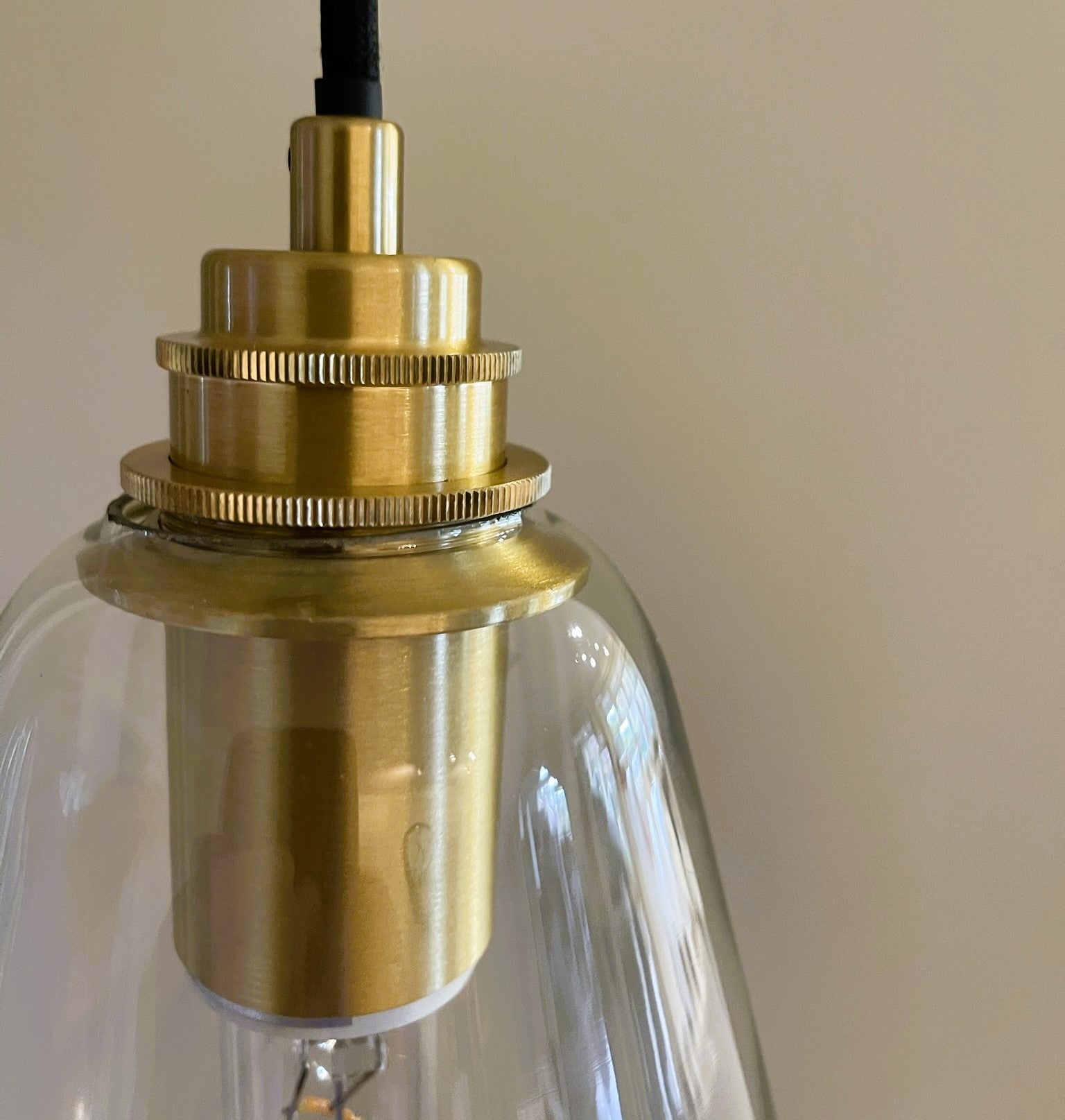 Salón Hand-blown Pendant in Clear Glass