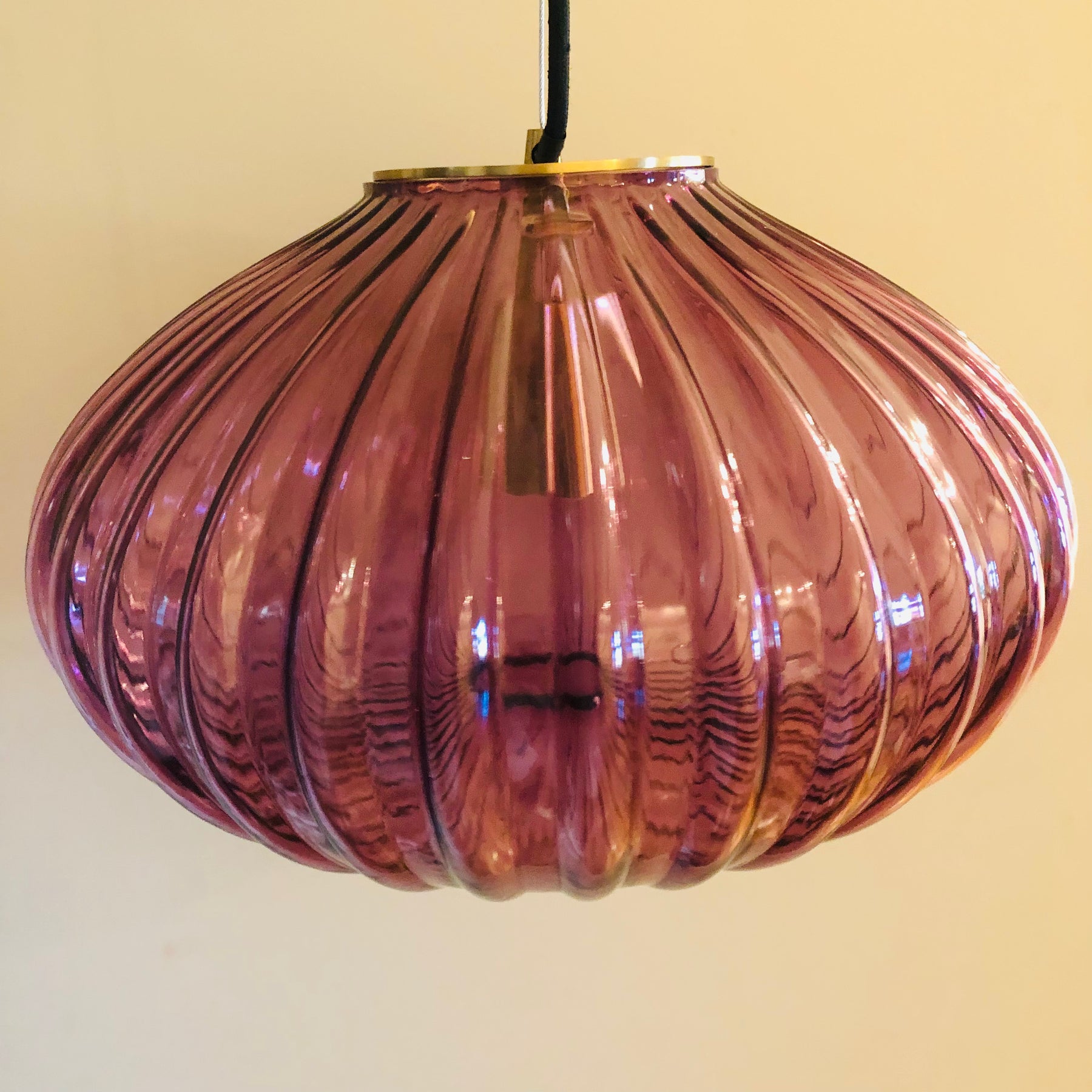 Zucca Mulberry Rippled Glass Pendant Lamp